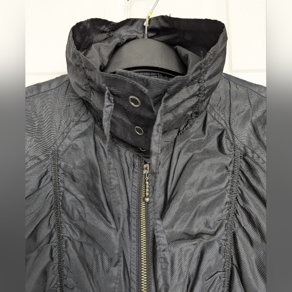 Kapalua Concept Women's Black Lightweight Waterproof Windbreaker Jacket - Picture 5 of 10